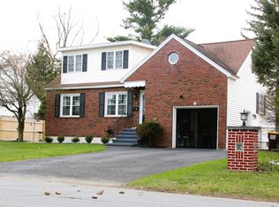 28 Puritan Dr, Schenectady, NY 12306