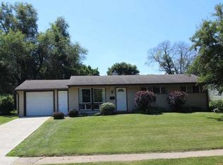 1423 Winter Dr, Freeport, IL 61032