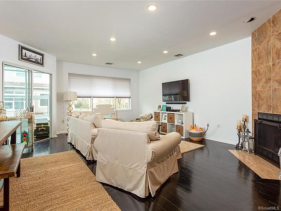 2nd image of 1900 Summer St Unit 27
