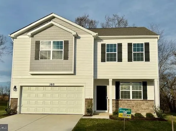 385 Gatehouse Pl, Charles Town, WV 25414