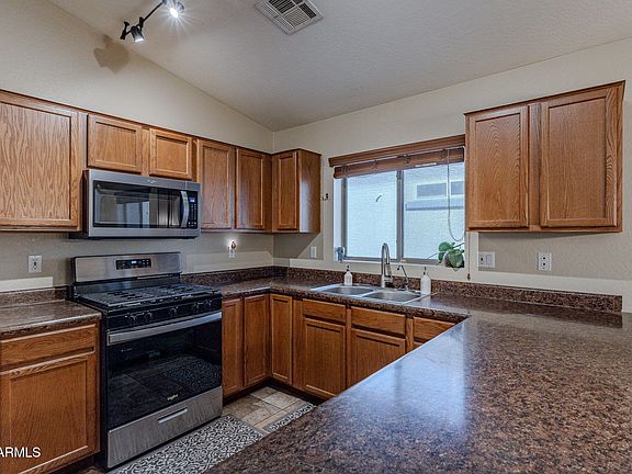 3rd image of 1339 E KELSI Avenue