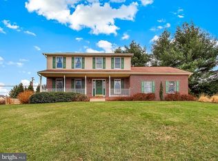 8 Woodstone Ct, York, PA 17402