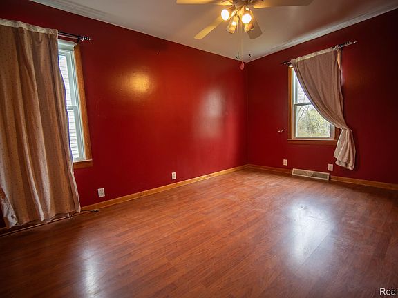 5th image of 4355 Lapeer Rd