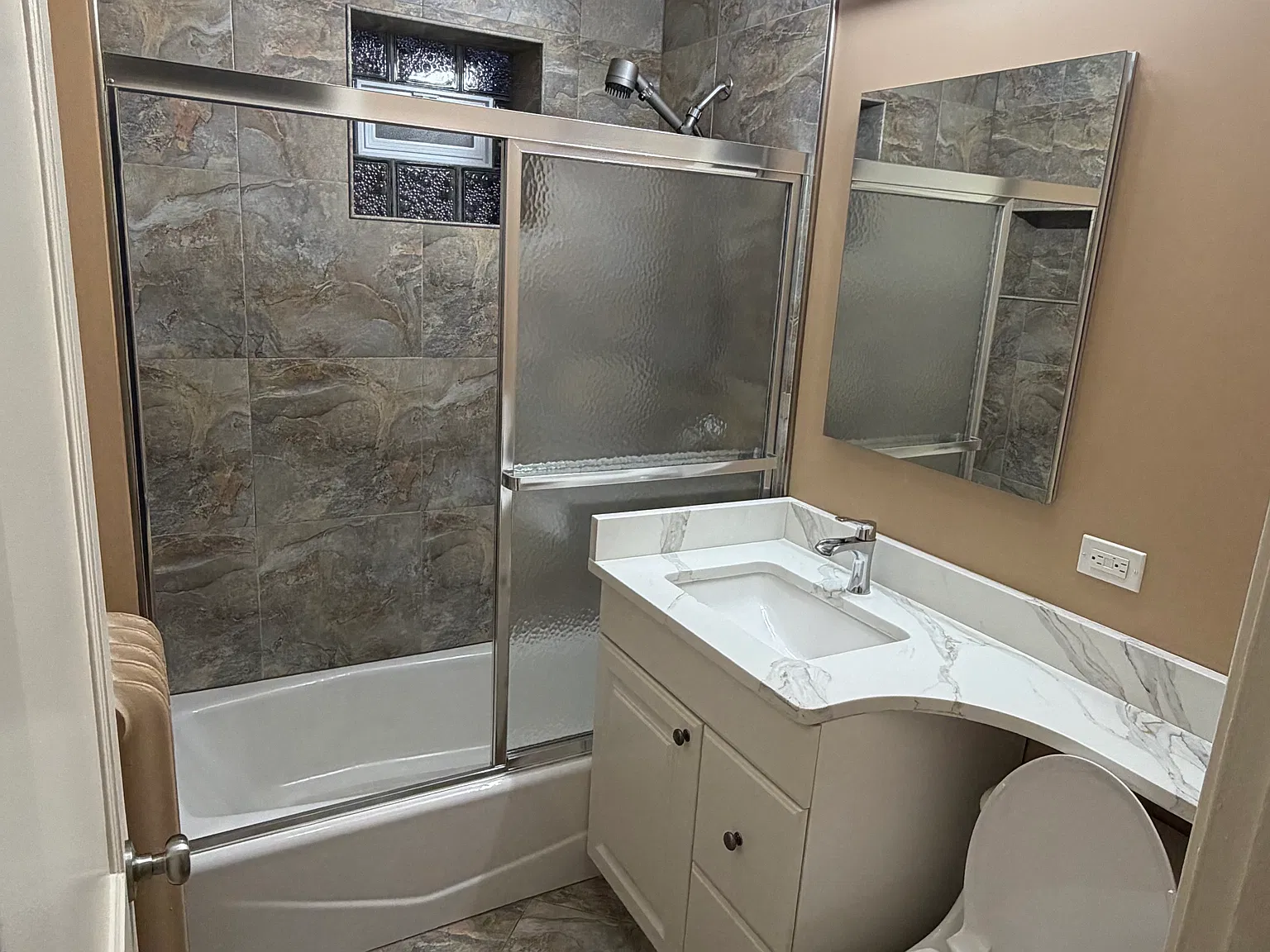 2 bed, $1,950 — Photo 2