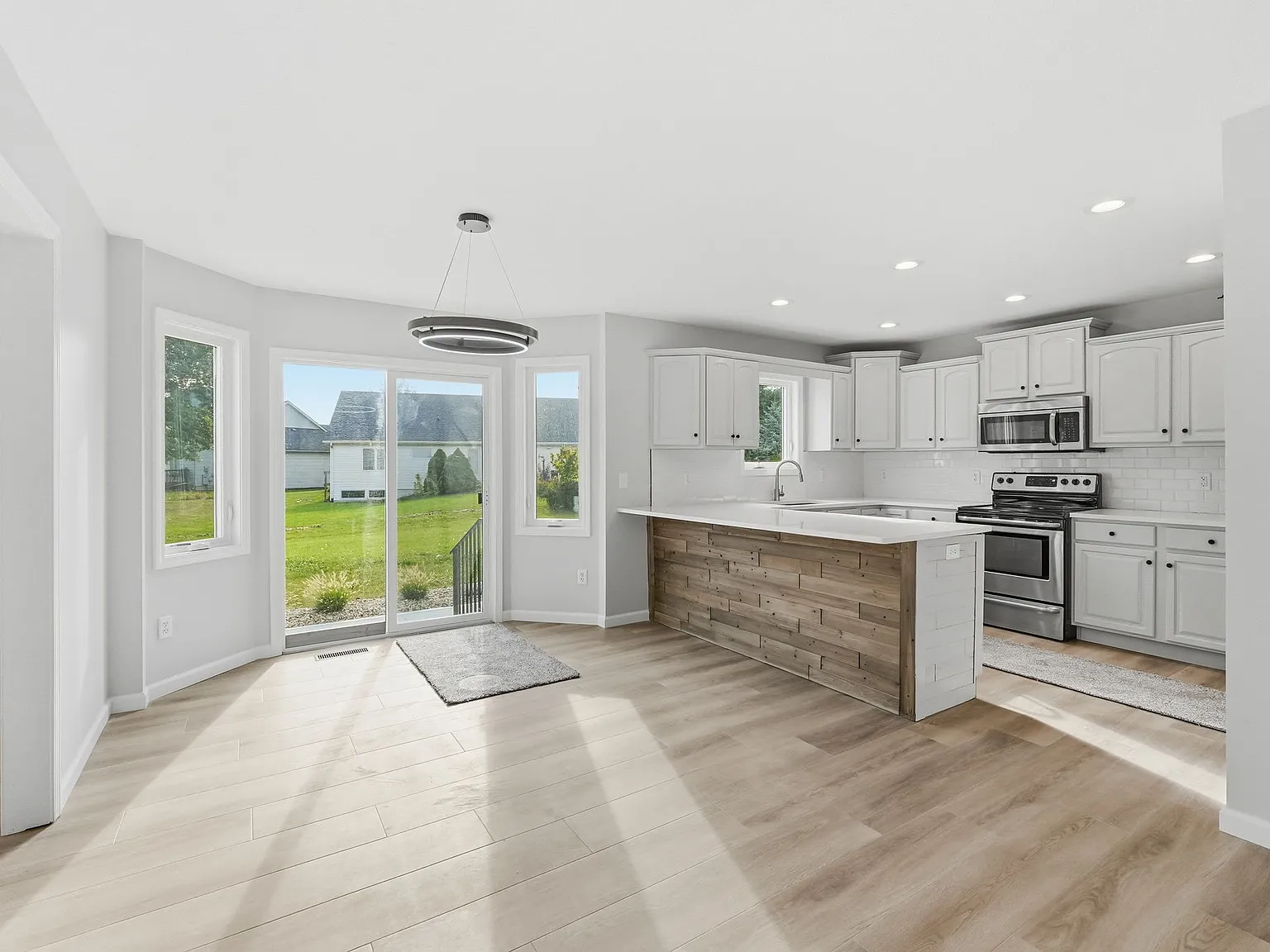 4 bed, 3253 sqft, $3,100 — Photo 4