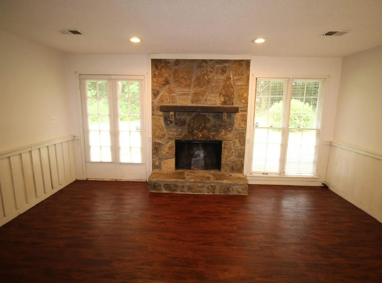 3 bed, 1948 sqft, $2,290 — Photo 4
