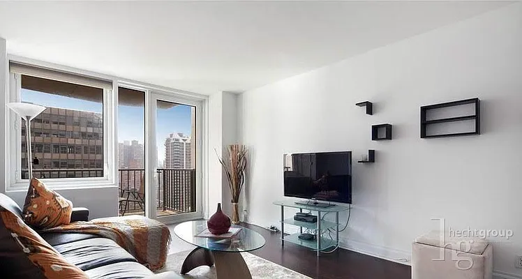 Rented by Hecht Group | media 3