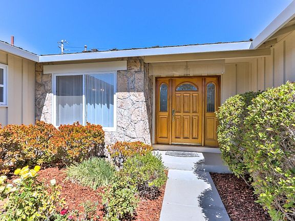 3rd image of 21961 Oaknoll Ct