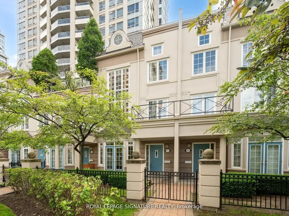 1 Rean Dr #Townhouse 9, Toronto, ON M2K 3C1