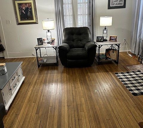 3rd image of 1518 W Park Ave