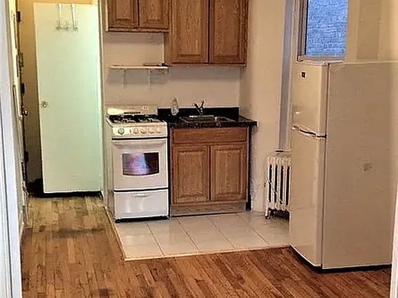 4th image of 237 E 28th St APT 1C