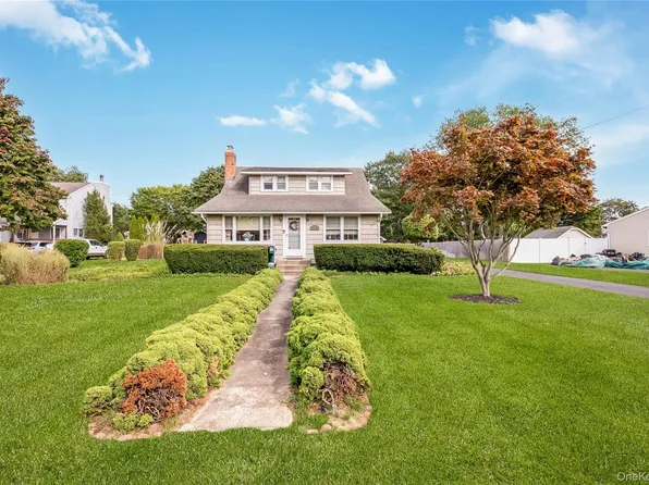515 Gillette Avenue, Bayport, NY 11705