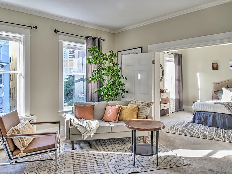 Staged 1 bedroom