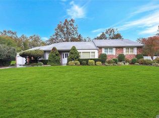 7 Kristi Ct, Greenlawn, NY 11740