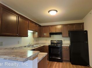 625 Cedar Bluffs Way APT 23, Slinger, WI 53086
