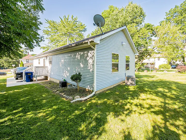 49 Oakhill St — Photo 25