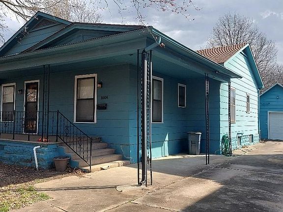 3rd image of 1604 N Elm St