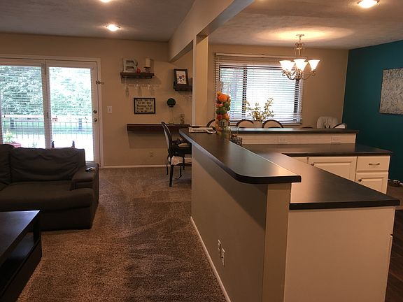 5th image of 936 S 119th Ct