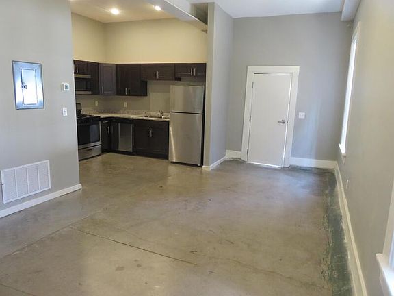 5th image of 421 Brady St Ste 2