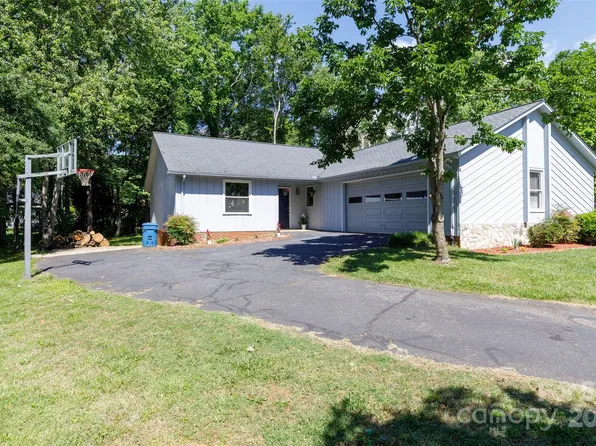2011 20th Street Pl NE, Hickory, NC 28601