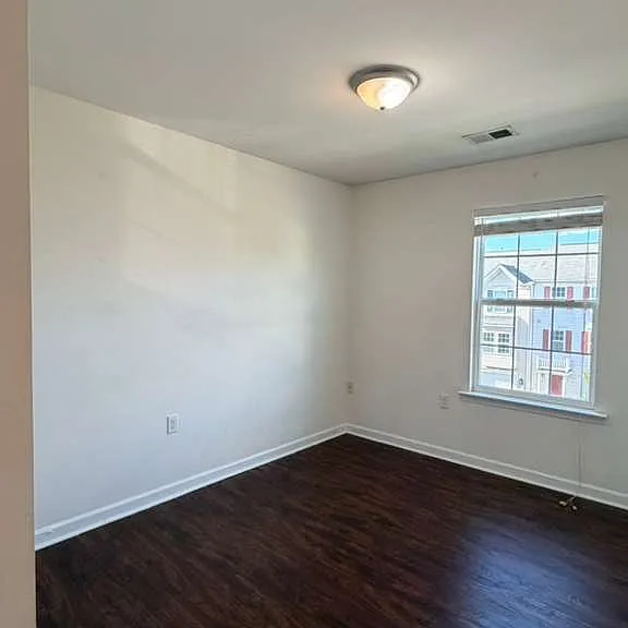 38 Lombard Ln — Photo 26