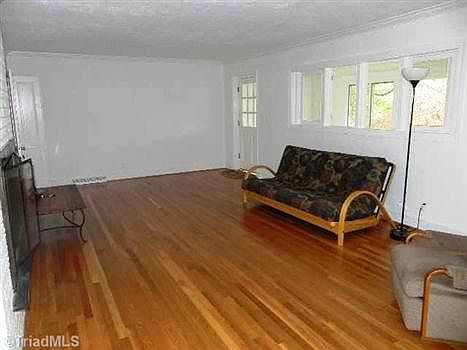 3rd image of 505 Birchwood Dr
