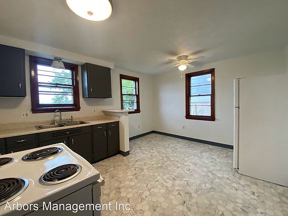 3rd image of 202 1/2 S 7th St