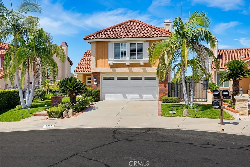 3 bed, 2.5 bath, 1921 sqft, $5,000 — Photo 3