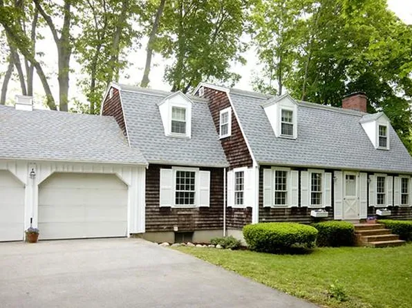 68 Flatley Ave, Manchester, MA 01944