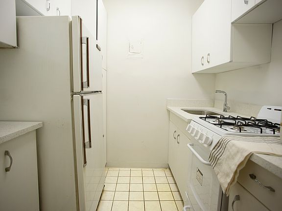 5th image of 77 W 55th St APT 7A