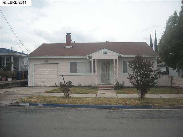 1st image of 826 W 11th St
