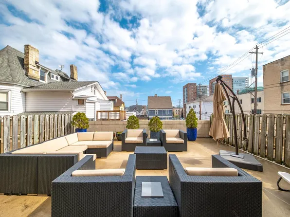 1920 North Farwell AVENUE #204, Milwaukee, WI 53202