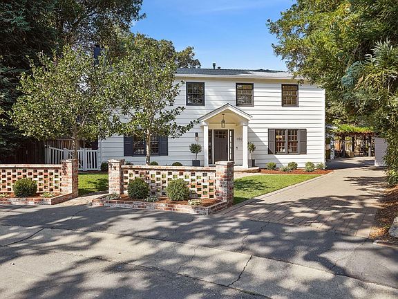 5th image of 1150 Hidden Oaks Dr