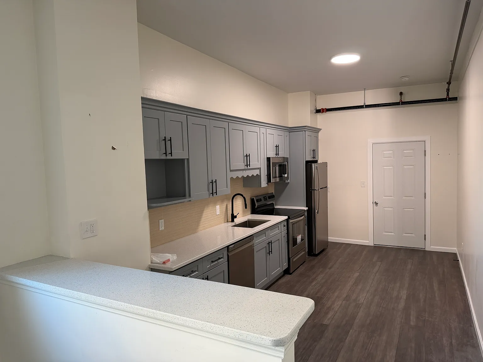 2 bed, 1.5 bath, 850 sqft, $1,700 — Photo 2