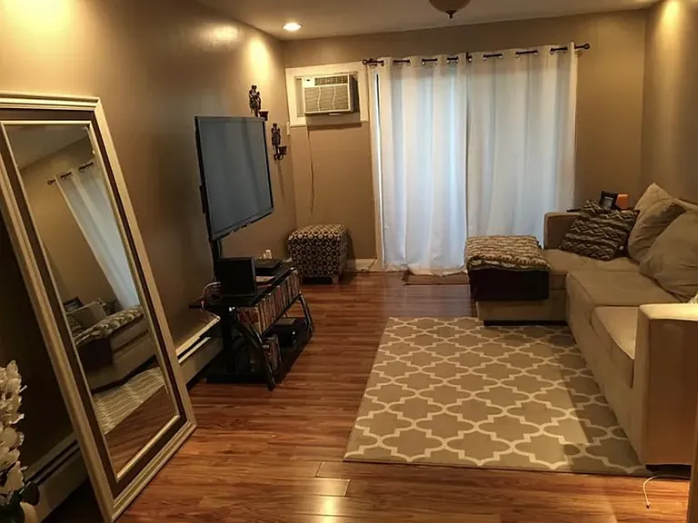 126 Mammoth Rd #105 — Photo 1
