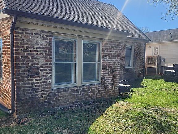 2nd image of 424 Peach St
