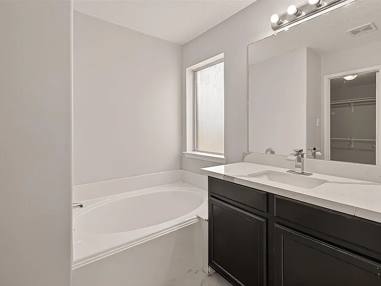 71 N Forrest Ave — Photo 31