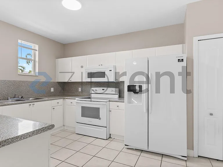 1015 Shoma Dr — Photo 8
