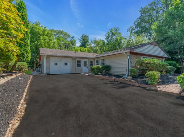 4 Twig Ct, Willingboro, NJ 08046