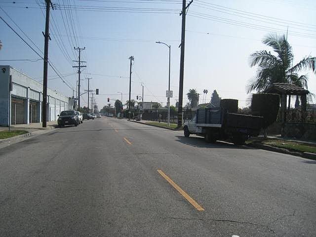 2nd image of 1623 W 54th St