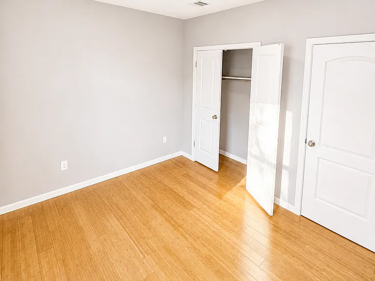 229 21st St #2 — Photo 11