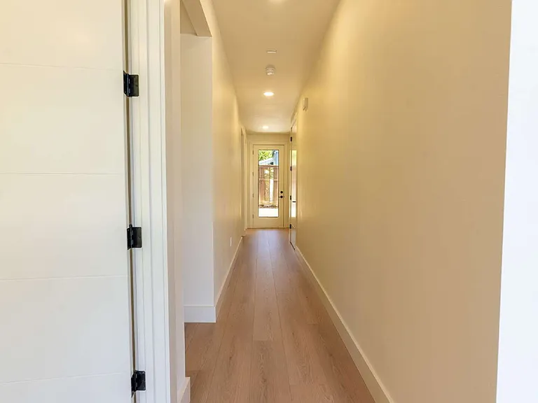 818 E 22nd Ave — Photo 57