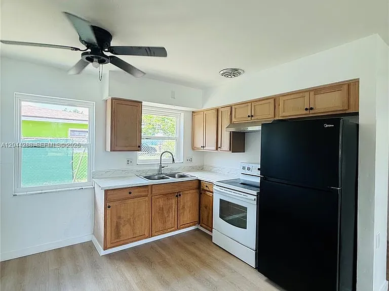 2423 Jeffcott St #1 — Photo 2