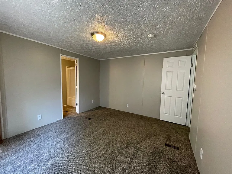 Evergreen Estates — Photo 34