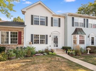 1556 Salem Ct, Geneva, IL 60134