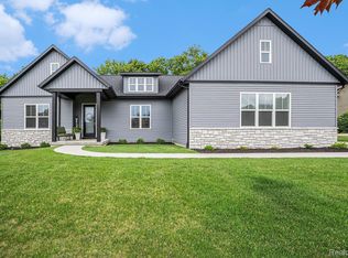 2111 Perlin Ct, Grand Blanc, MI 48439