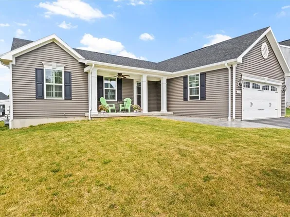 1118 Harlowe Ln, Farmington, NY 14425