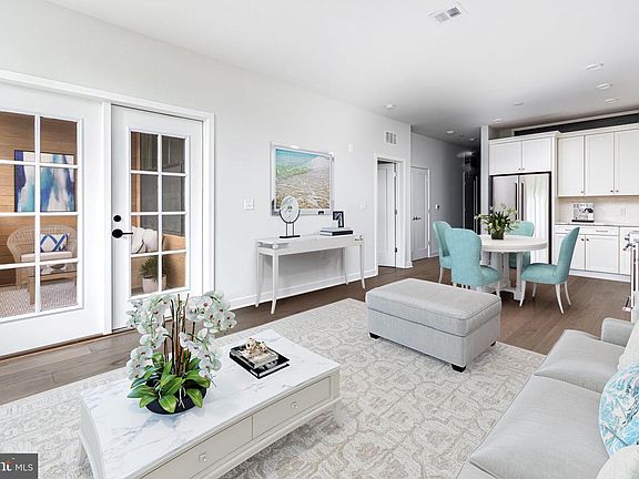 4th image of 141 West #203