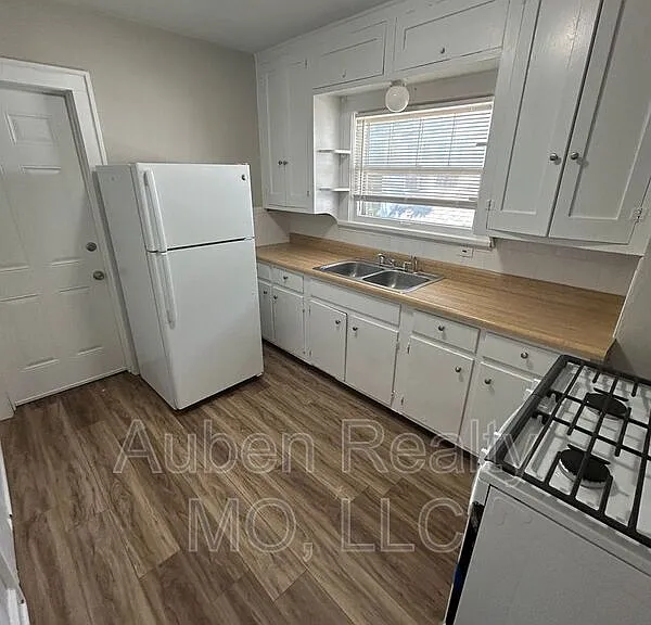 5426 Harrison St #2F — Photo 14