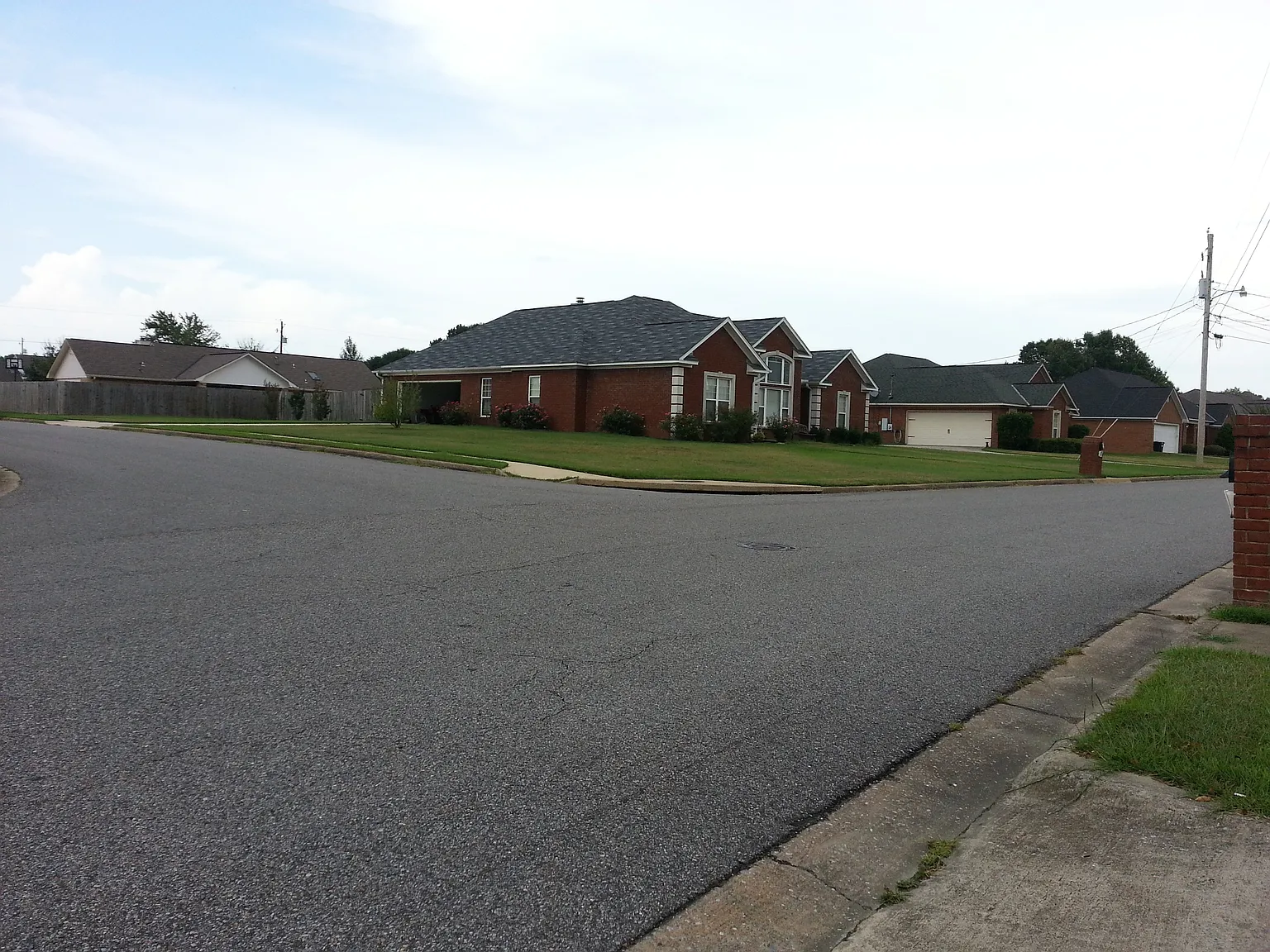 4 bed, 2090 sqft, $2,300 — Photo 2